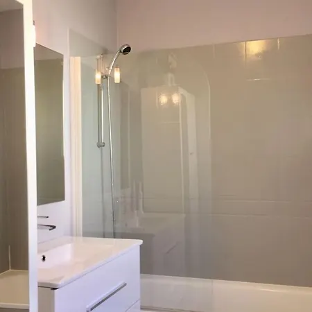 Modern And Peaceful Flat With Terrace And Parking Niza