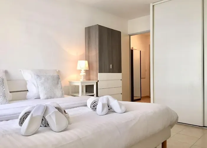 Modern And Peaceful Flat With Terrace And Parking * Nice