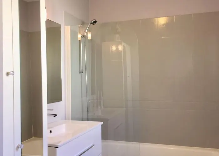Modern And Peaceful Flat With Terrace And Parking Nice