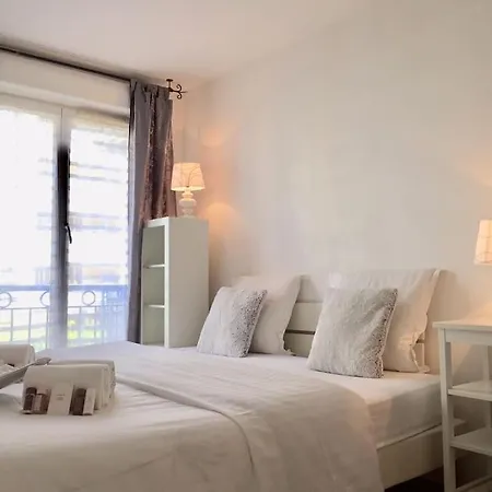 شقة Modern And Peaceful Flat With Terrace And Parking *