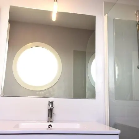 Modern And Peaceful Flat With Terrace And Parking *