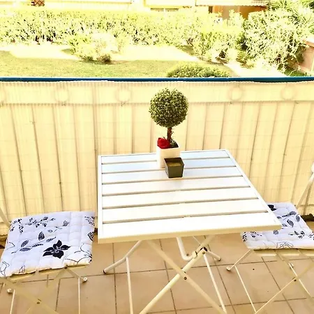 Modern And Peaceful Flat With Terrace And Parking