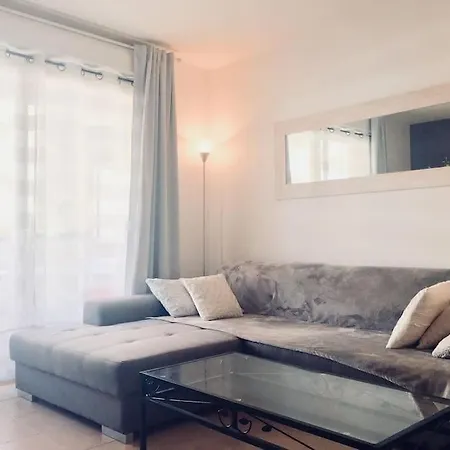 Modern And Peaceful Flat With Terrace And Parking