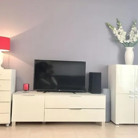 شقة Modern And Peaceful Flat With Terrace And Parking