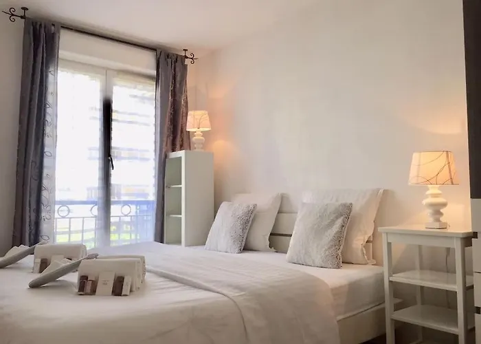 דירה Modern And Peaceful Flat With Terrace And Parking *