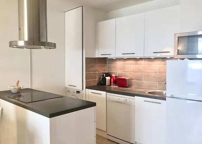 Modern And Peaceful Flat With Terrace And Parking *