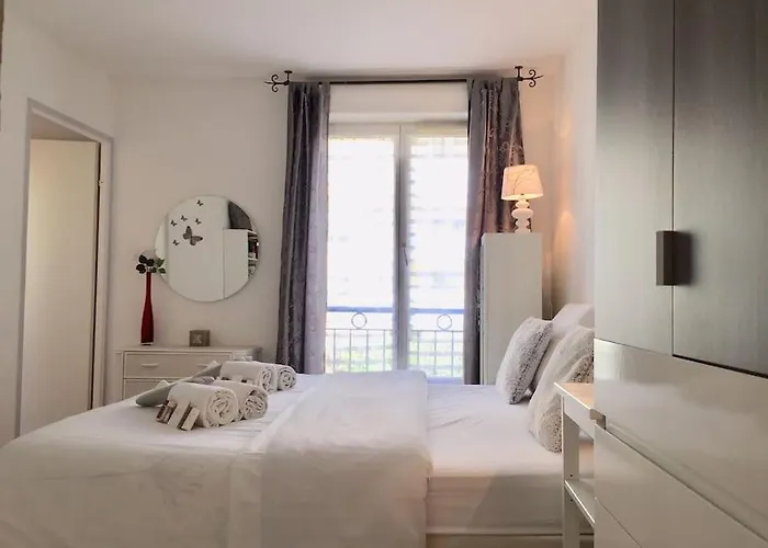 Modern And Peaceful Flat With Terrace And Parking דירה