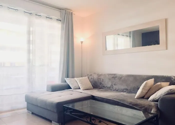 Modern And Peaceful Flat With Terrace And Parking