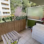 아파트 Modern And Peaceful Flat With Terrace And Parking
