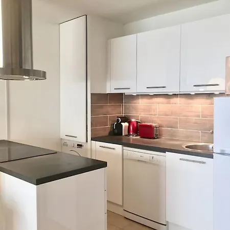 Modern And Peaceful Flat With Terrace And Parking *