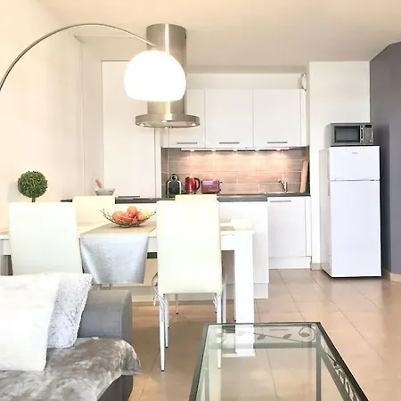 Modern And Peaceful Flat With Terrace And Parking Nice